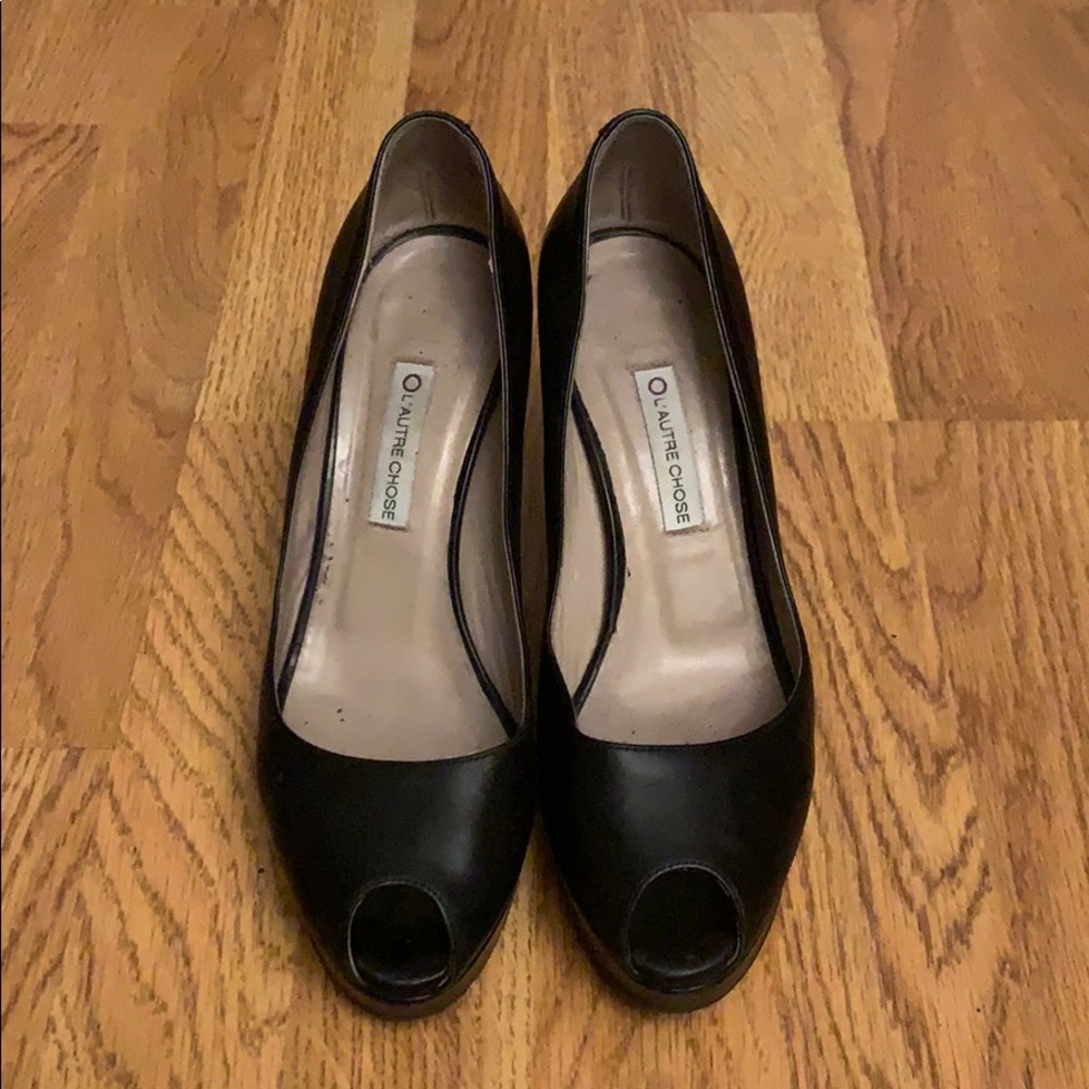 L’Autre Chose peep toe pumps